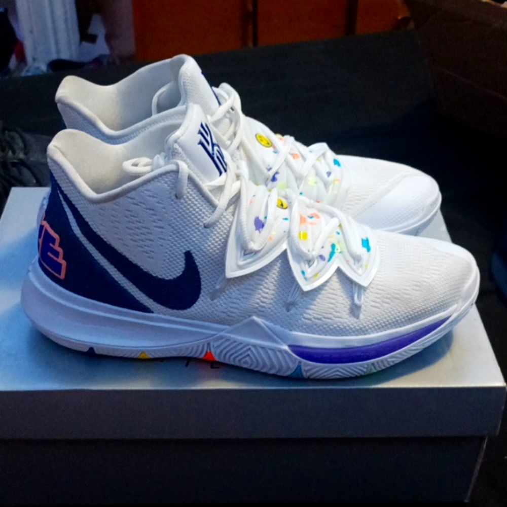 Nike Kyrie 5 "Have a Nike Day"